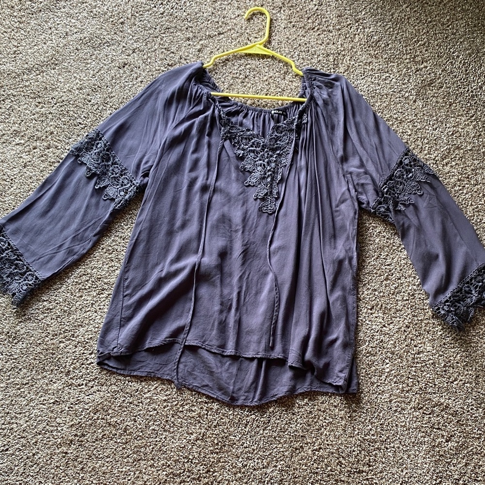 💚 3/$15 Lace-Trim Peasant Blouse in Gray J